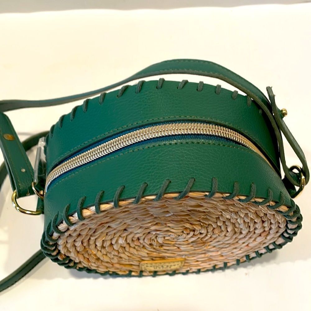 Bath and body Works round wicker Crossbody purse new small - Picture 3 of 7